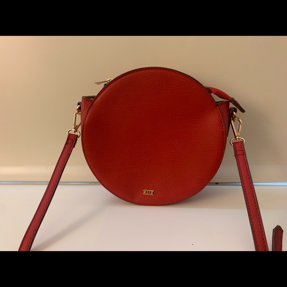 Circular purse